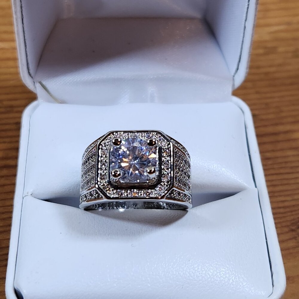 New Mens Engagement Cubic Zirconia Ring - Picture 3 of 4